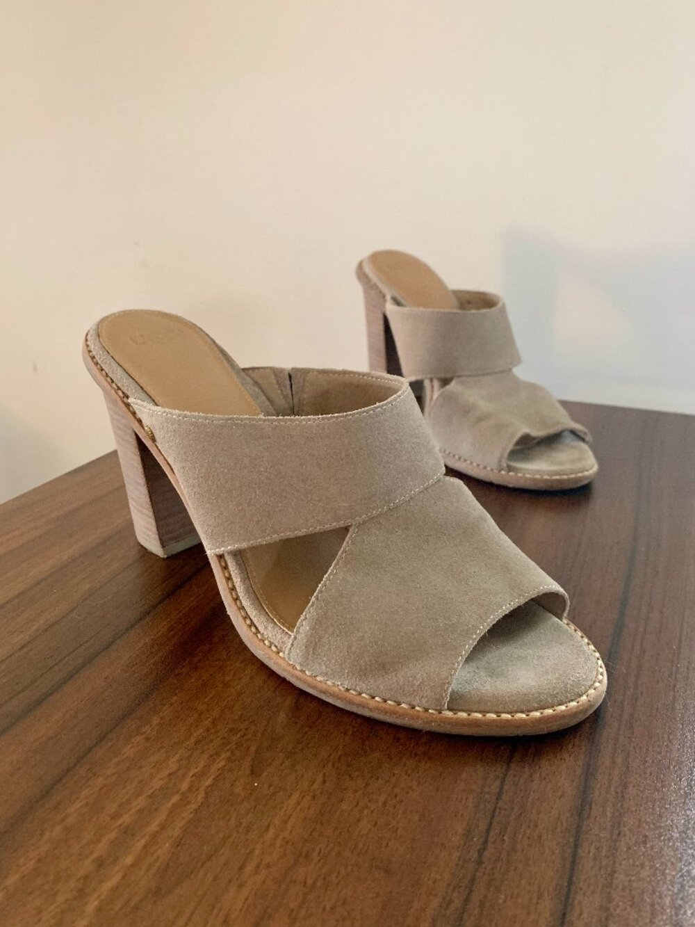 UGG Grey Beige Suede Celia Open Toe Mules Stacked Block Heel Slides 9 Minimalist
